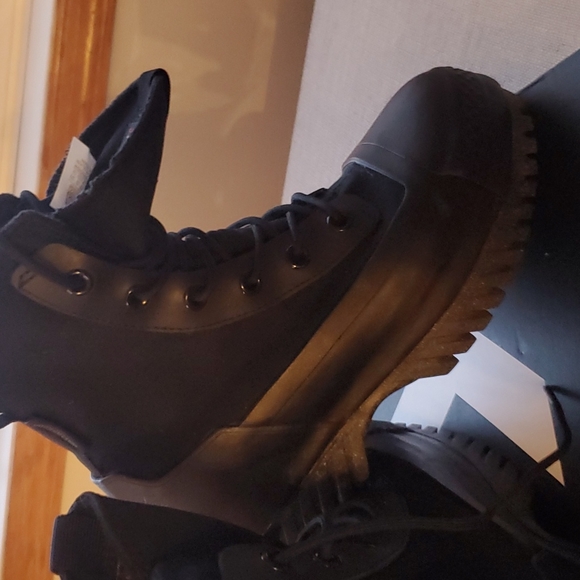 New Converse waterproof boots - Picture 3 of 3